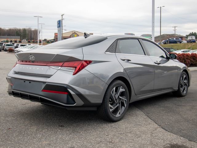 Used 2025 Hyundai Elantra SEL image 11