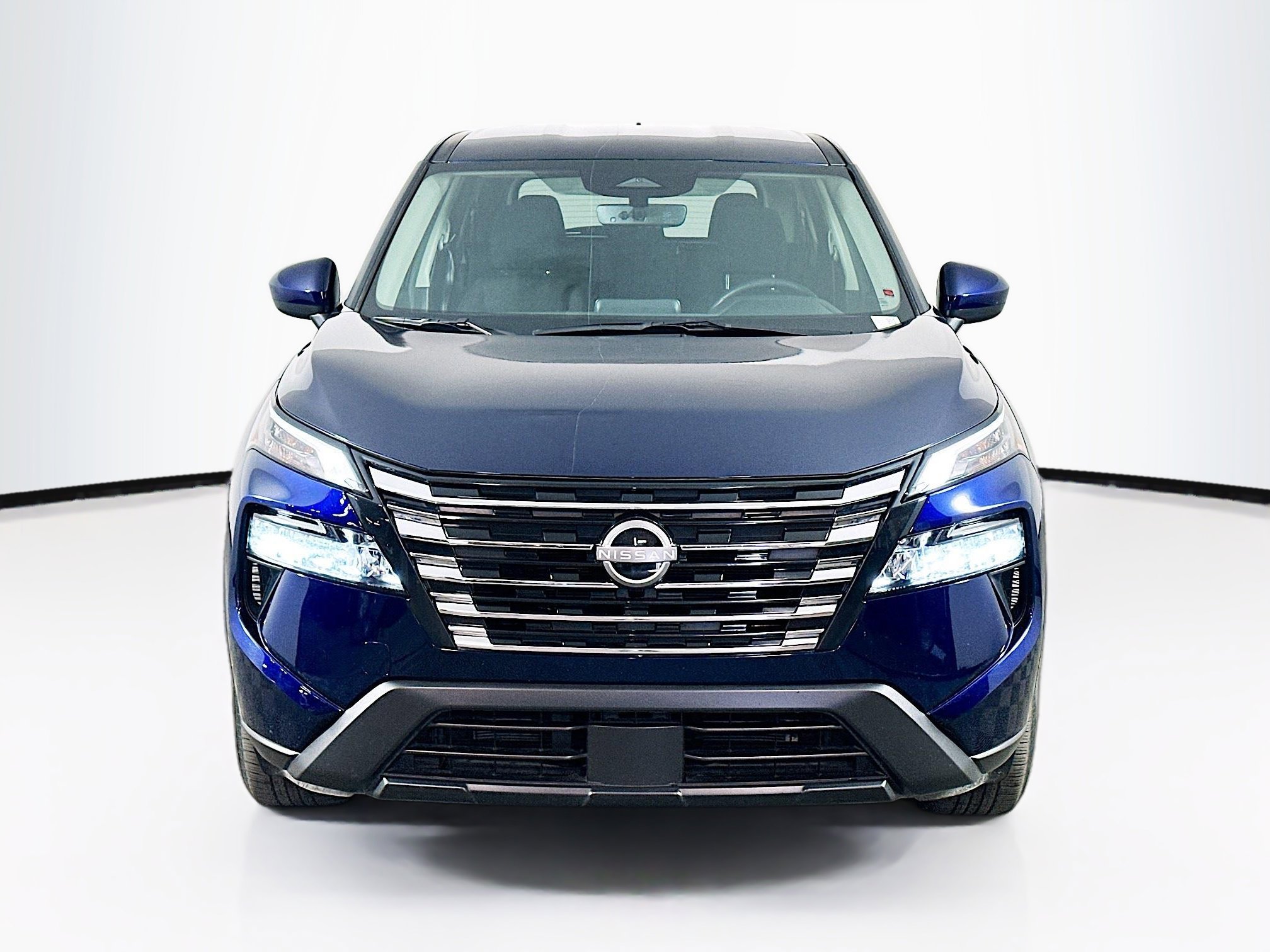 Used 2025 Nissan Rogue SV FWD image 2