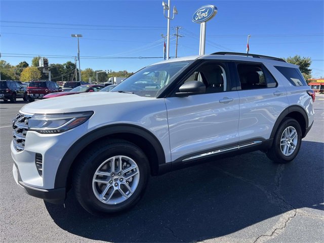 New 2025 Ford Explorer Active image 3