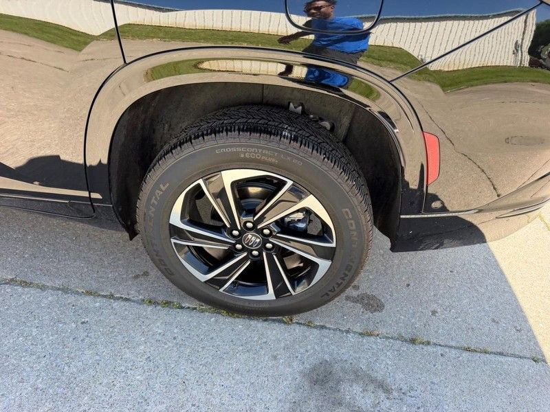 Used 2025 Buick Enclave Sport Touring w/ Super Cruise Package FWD image 7