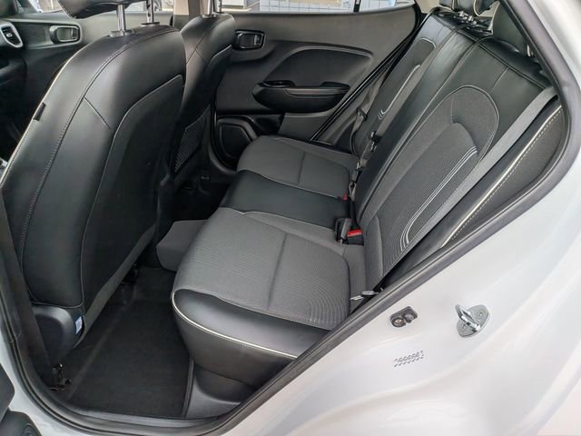 Used 2023 Hyundai Venue Limited FWD image 28