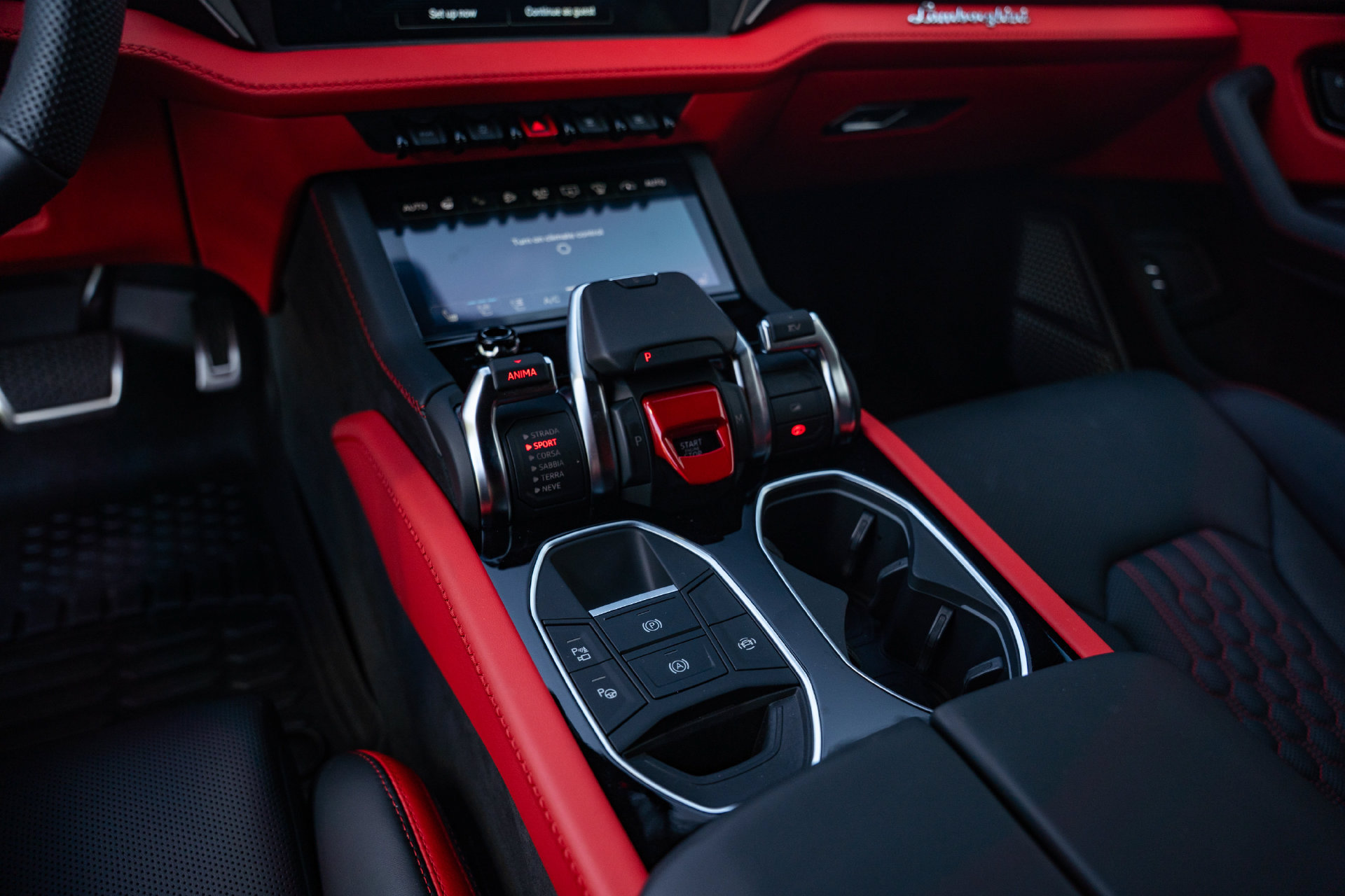 Used 2025 Lamborghini Urus Performante AWD/4WD image 25