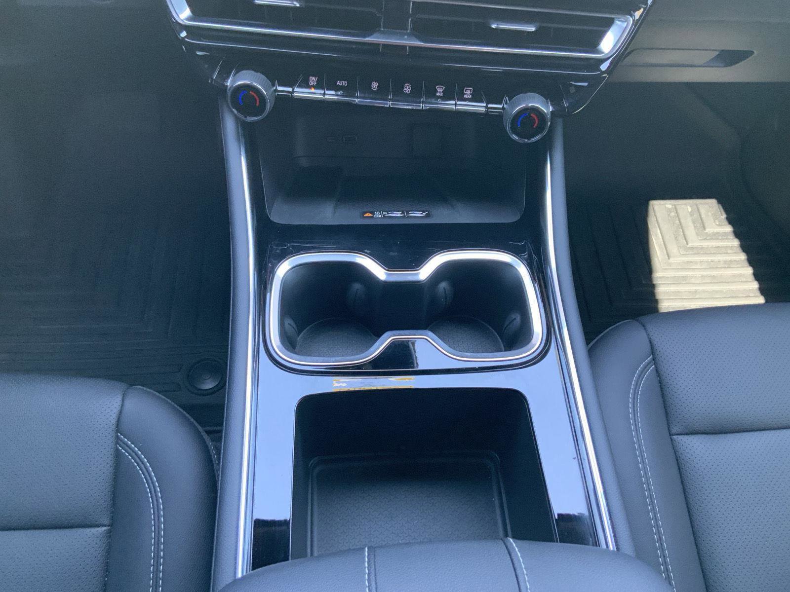 Used 2025 Chevrolet Traverse LT w/ Midnight/Sport Edition AWD/4WD image 48