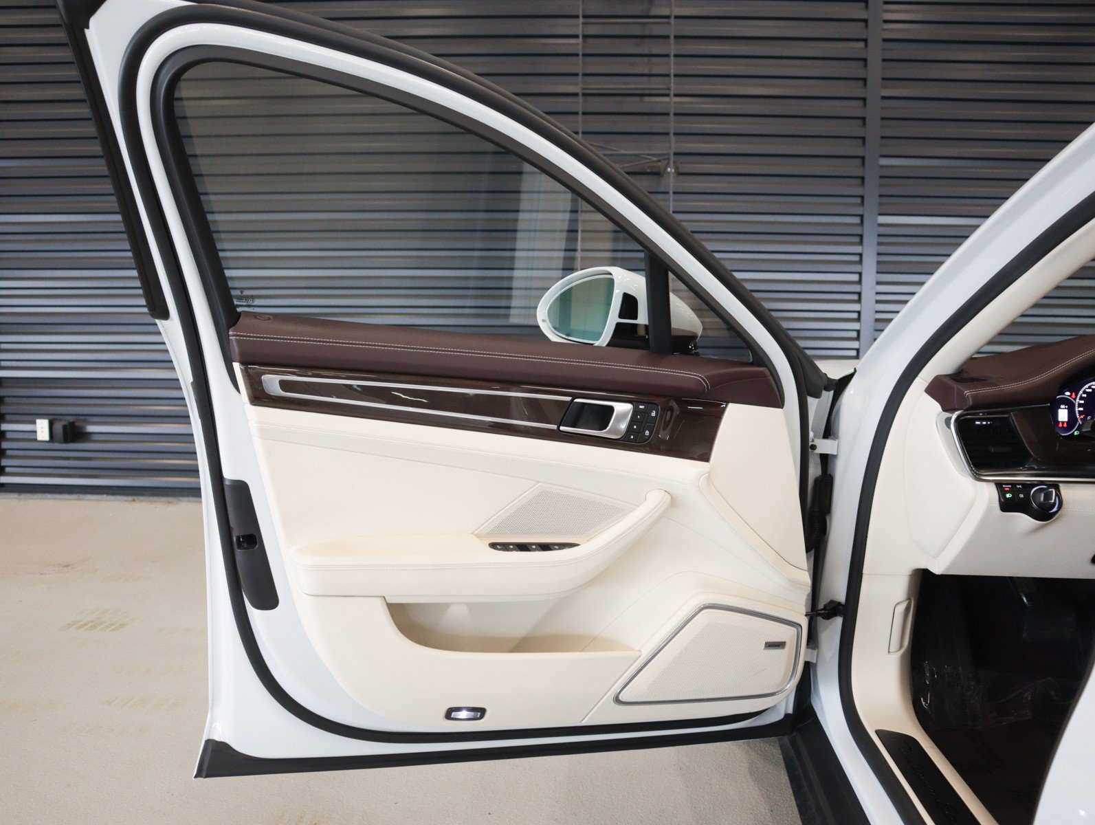 Certified 2023 Porsche Panamera Platinum Edition RWD image 25