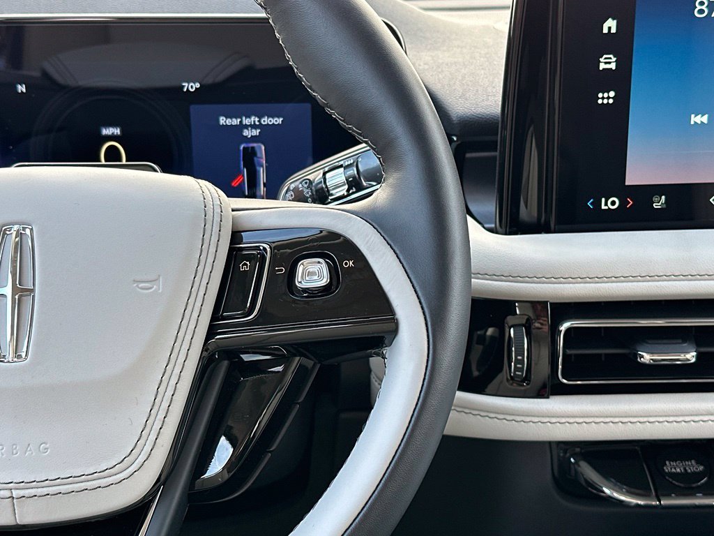 New 2027 Lincoln Aviator AWD image 10