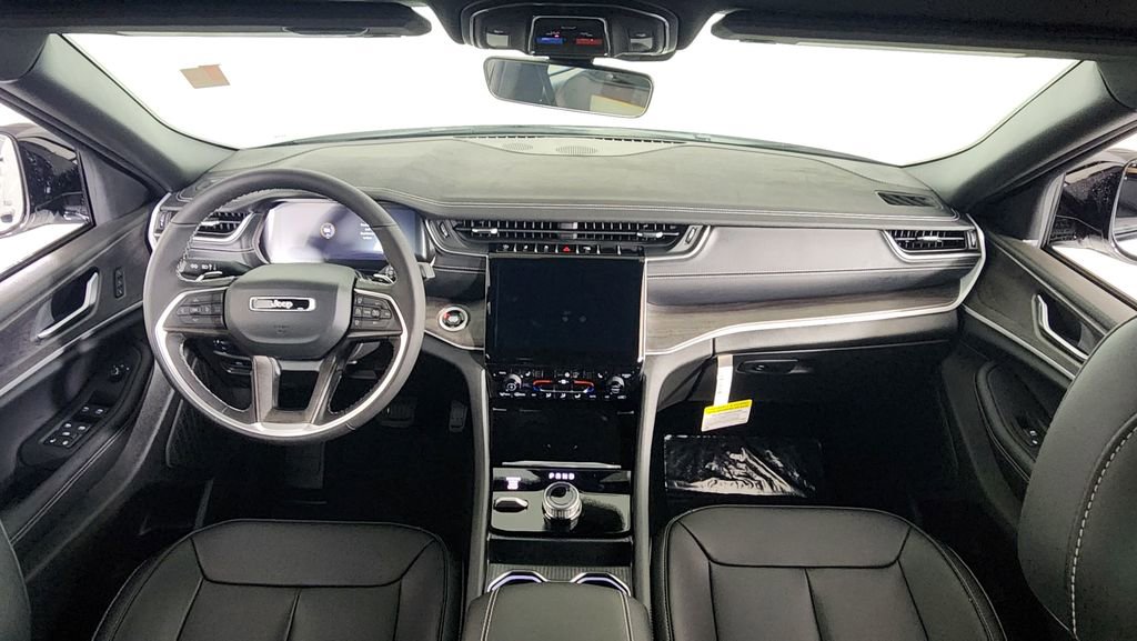 New 2025 Jeep Grand Cherokee Limited image 36