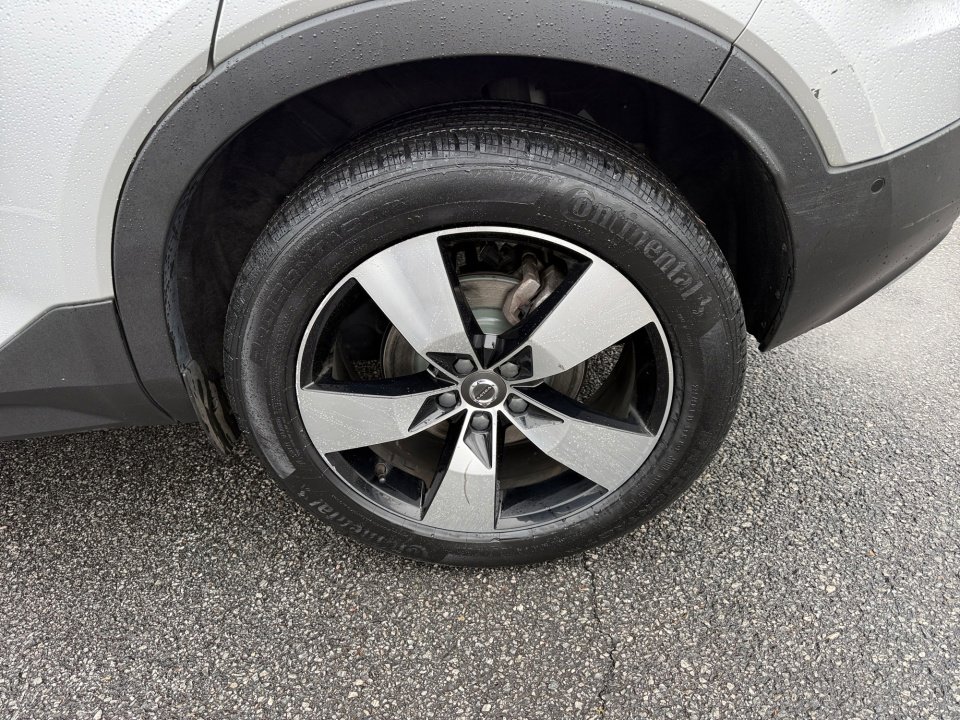 Used 2019 Volvo XC40 T5 Momentum image 22