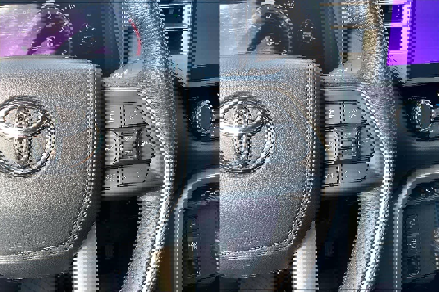 Used 2025 Toyota Tundra Limited image 23