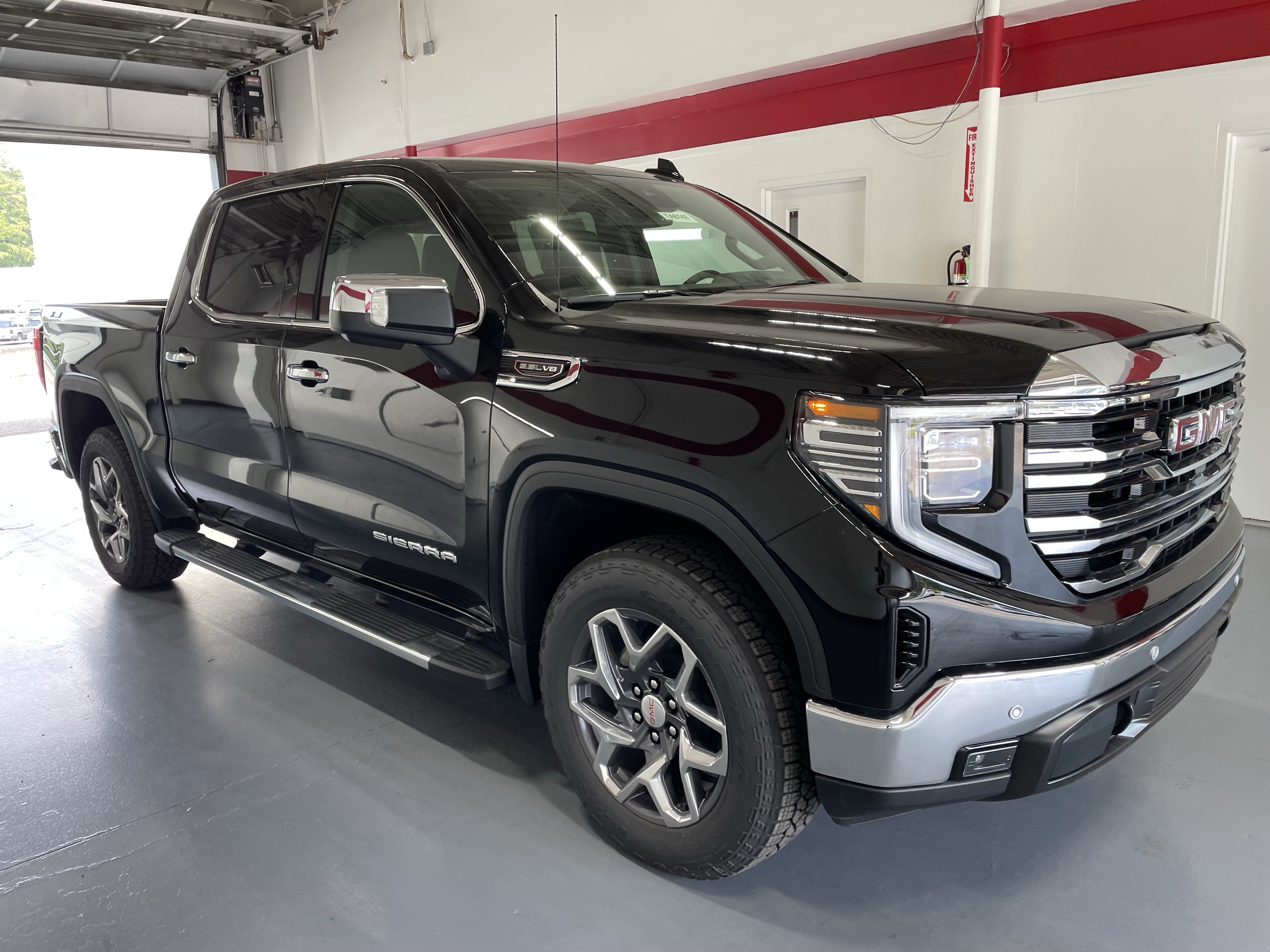 New 2026 GMC Sierra 1500 SLT w/ SLT Premium Plus Package AWD/4WD image 3