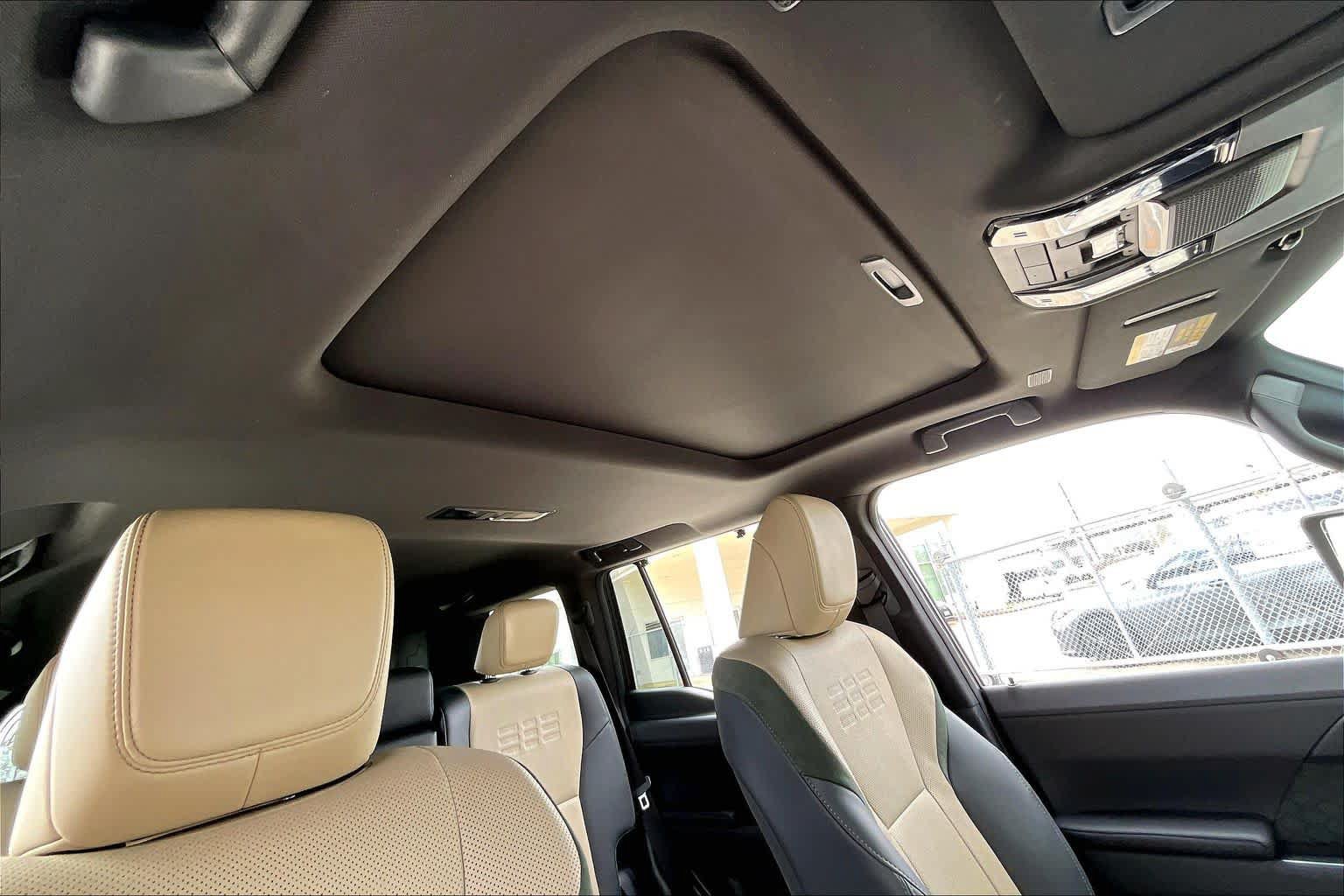 Used 2024 Lexus GX 550 AWD/4WD image 26