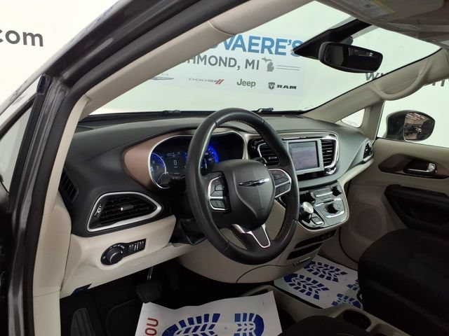 Used 2023 Chrysler Voyager LX FWD image 13