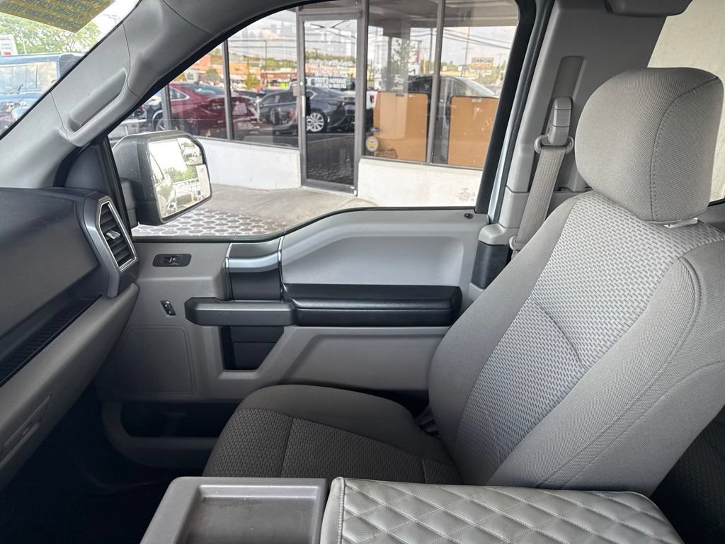 Used 2017 Ford F150 XLT w/ Equipment Group 302A Luxury AWD/4WD image 23