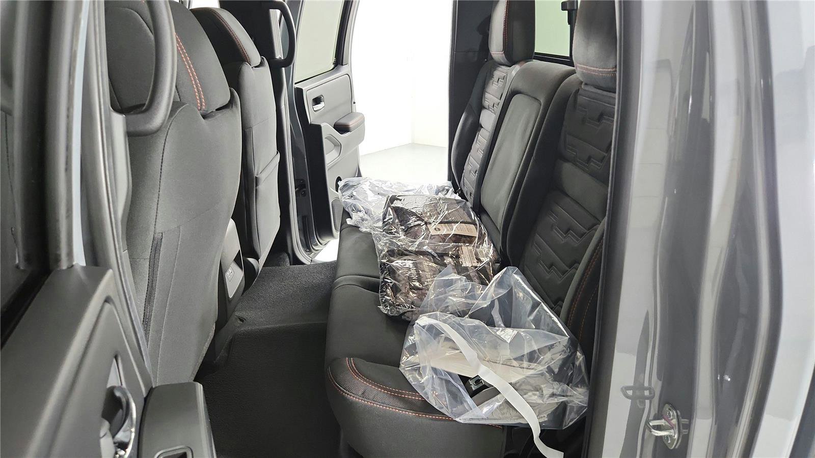 Used 2025 Nissan Frontier PRO-4X image 40