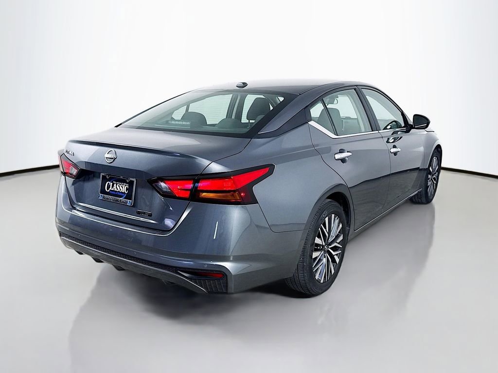Used 2025 Nissan Altima 2.5 SV FWD image 7