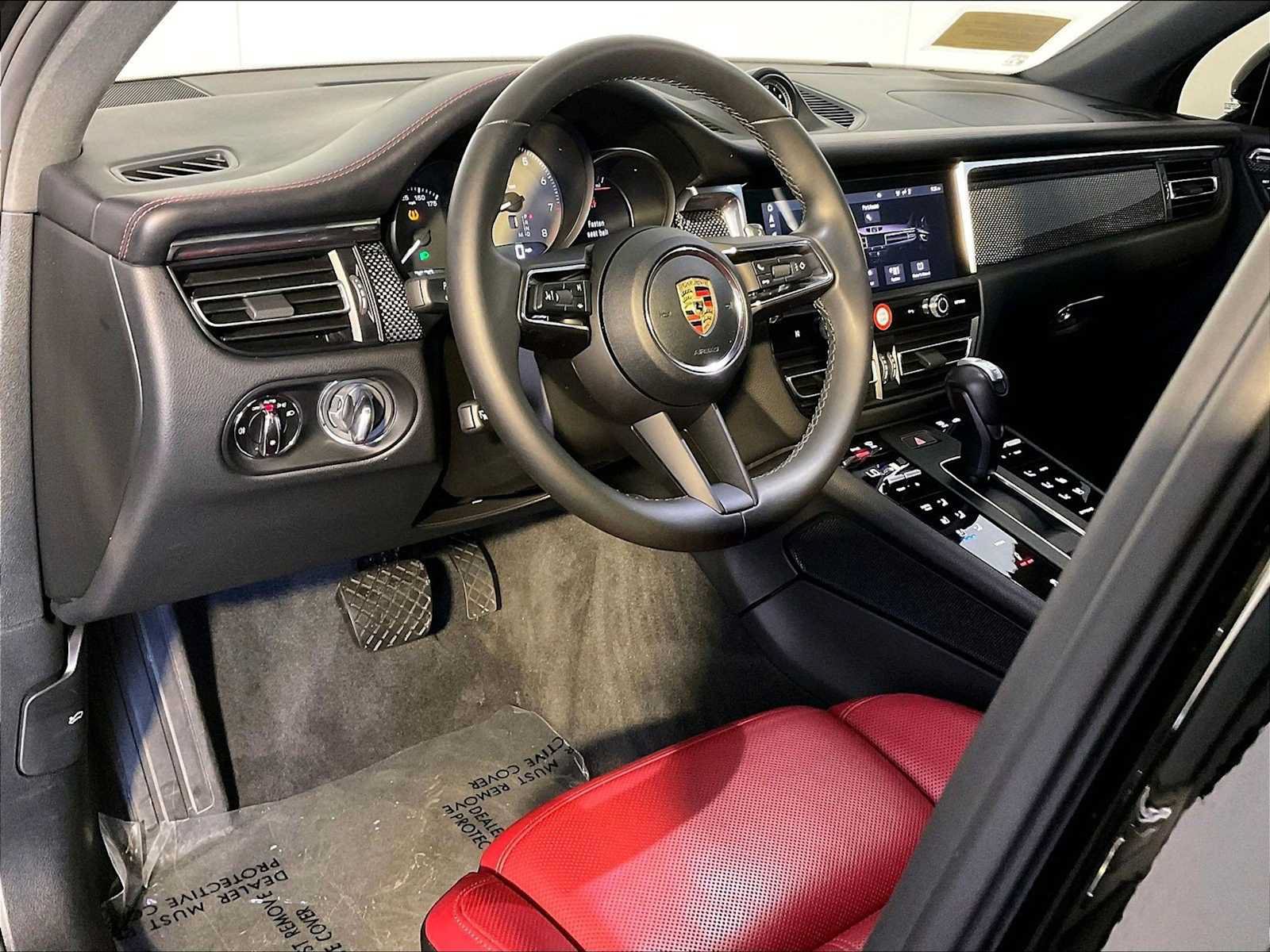 Certified 2024 Porsche Macan S AWD/4WD image 4