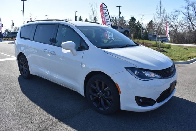 Used 2019 Chrysler Pacifica Touring Plus w/ S Appearance Package image 10