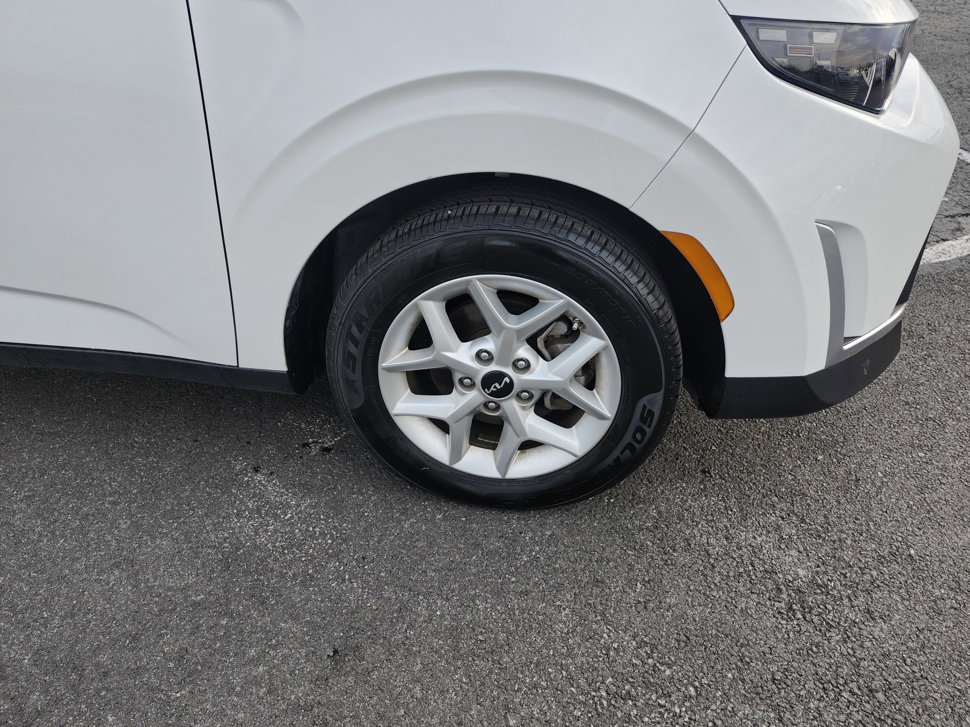 Used 2025 Kia Soul LX w/ LX Technology Package FWD image 9