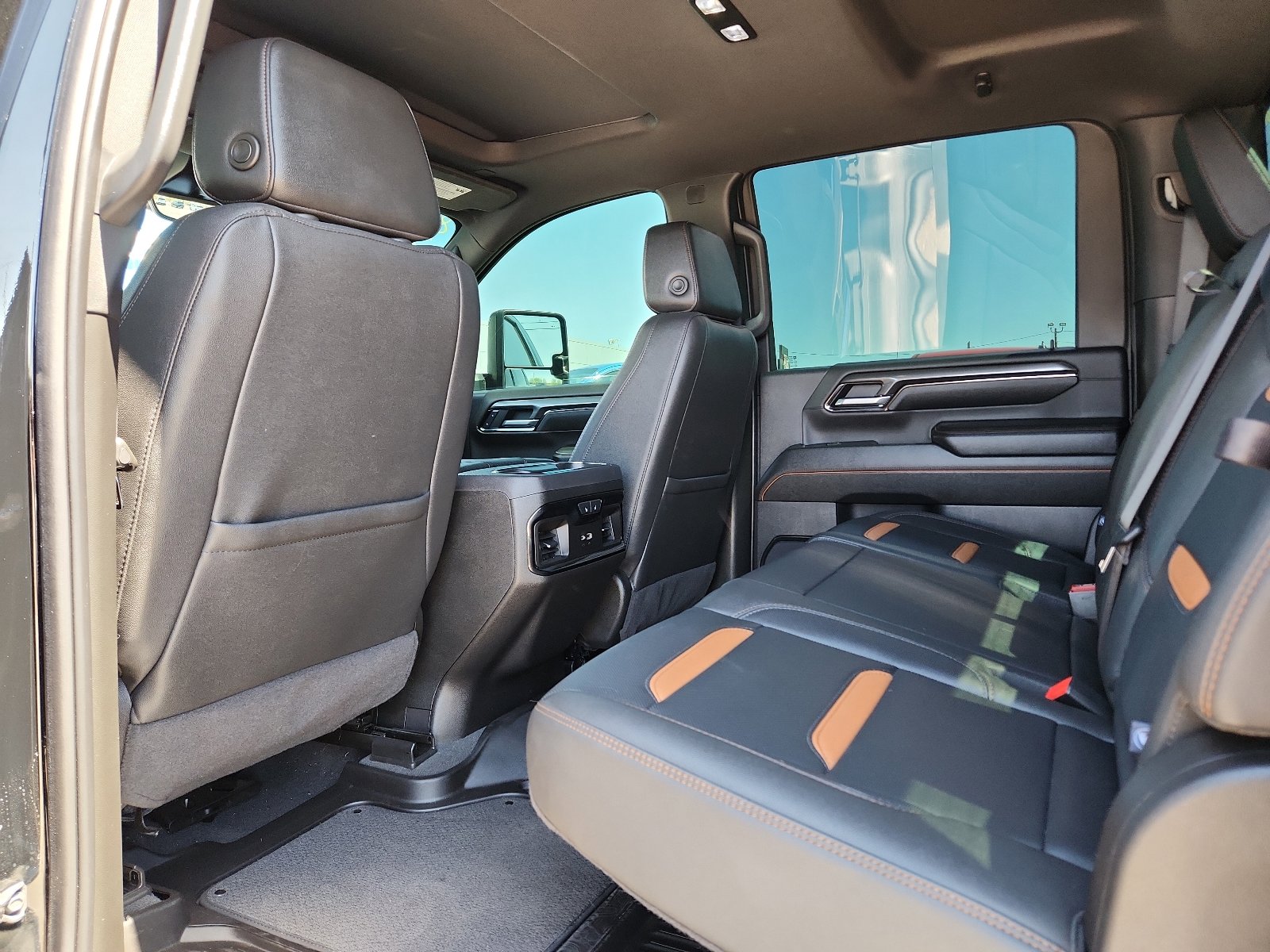 Used 2024 GMC Sierra 3500 AT4 w/ AT4 Premium Plus Package image 8