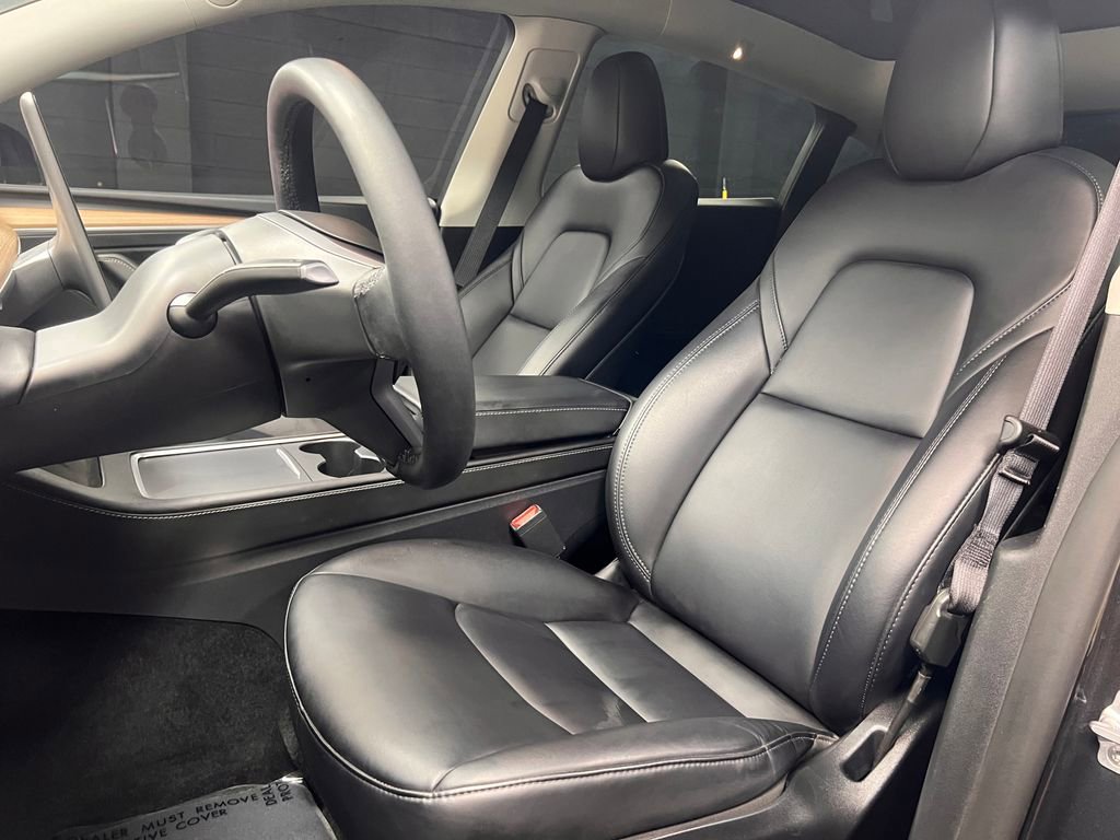 Used 2024 Tesla Model Y Long Range AWD/4WD image 3