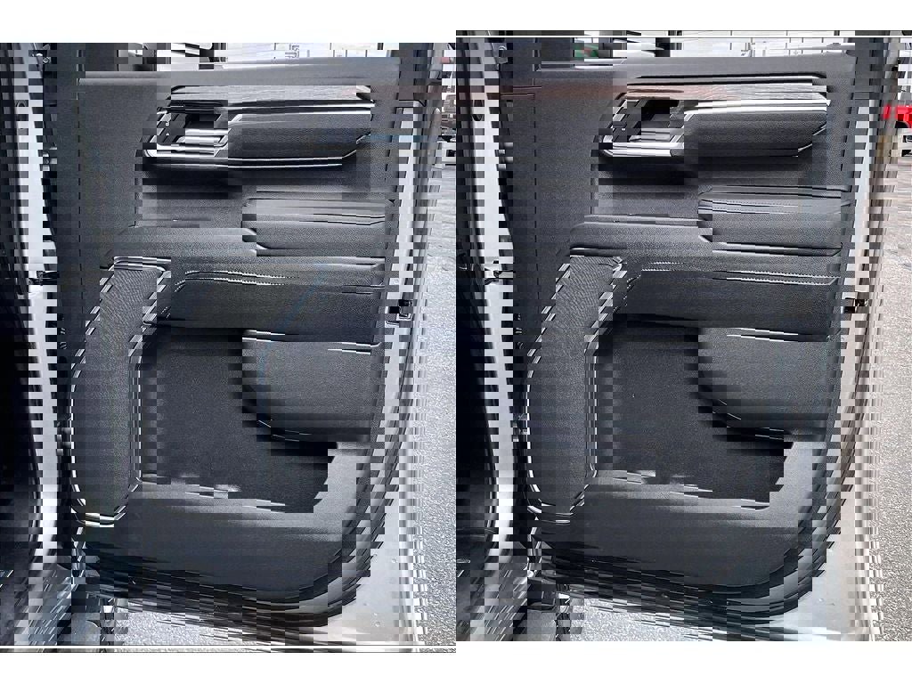 Used 2025 Chevrolet Silverado 3500 LTZ image 26