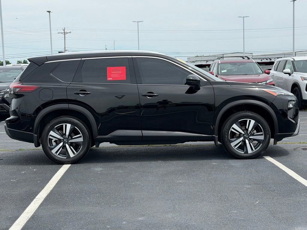 Used 2025 Nissan Rogue SL FWD image 4