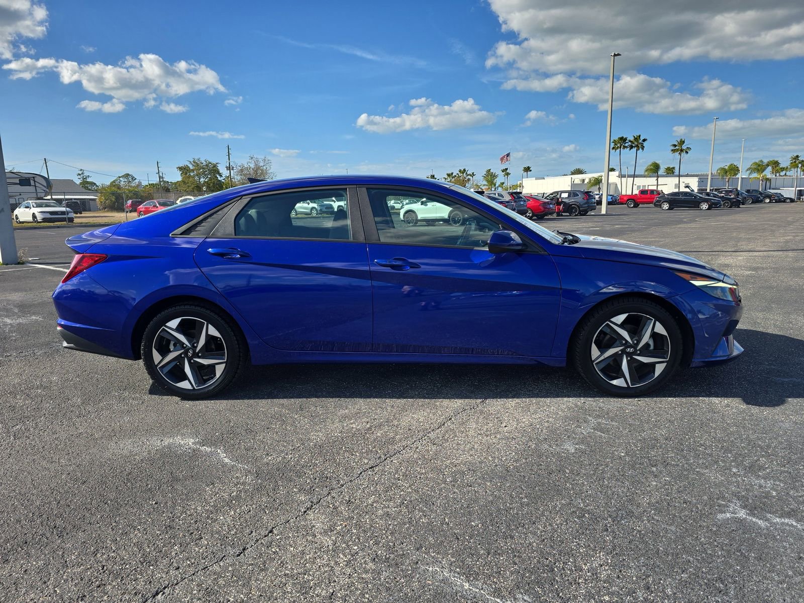 Used 2023 Hyundai Elantra SEL w/ Convenience Package image 3