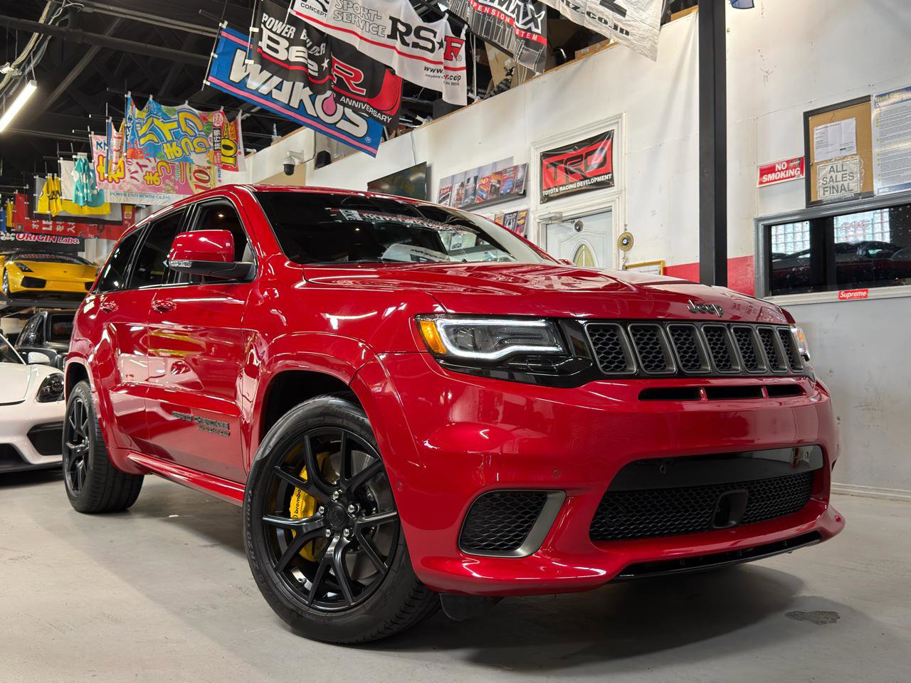 Used 2018 Jeep Grand Cherokee Trackhawk AWD/4WD image 1