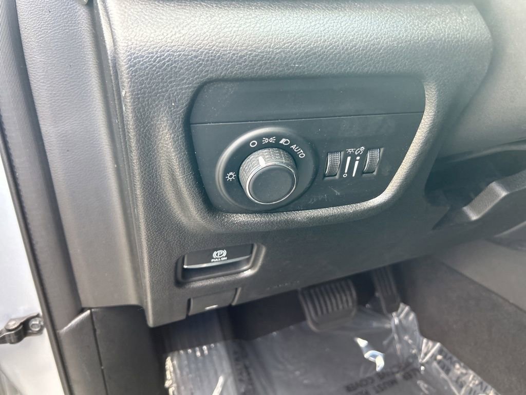 Used 2023 Jeep Grand Cherokee Laredo w/ Luxury Tech Group I image 36