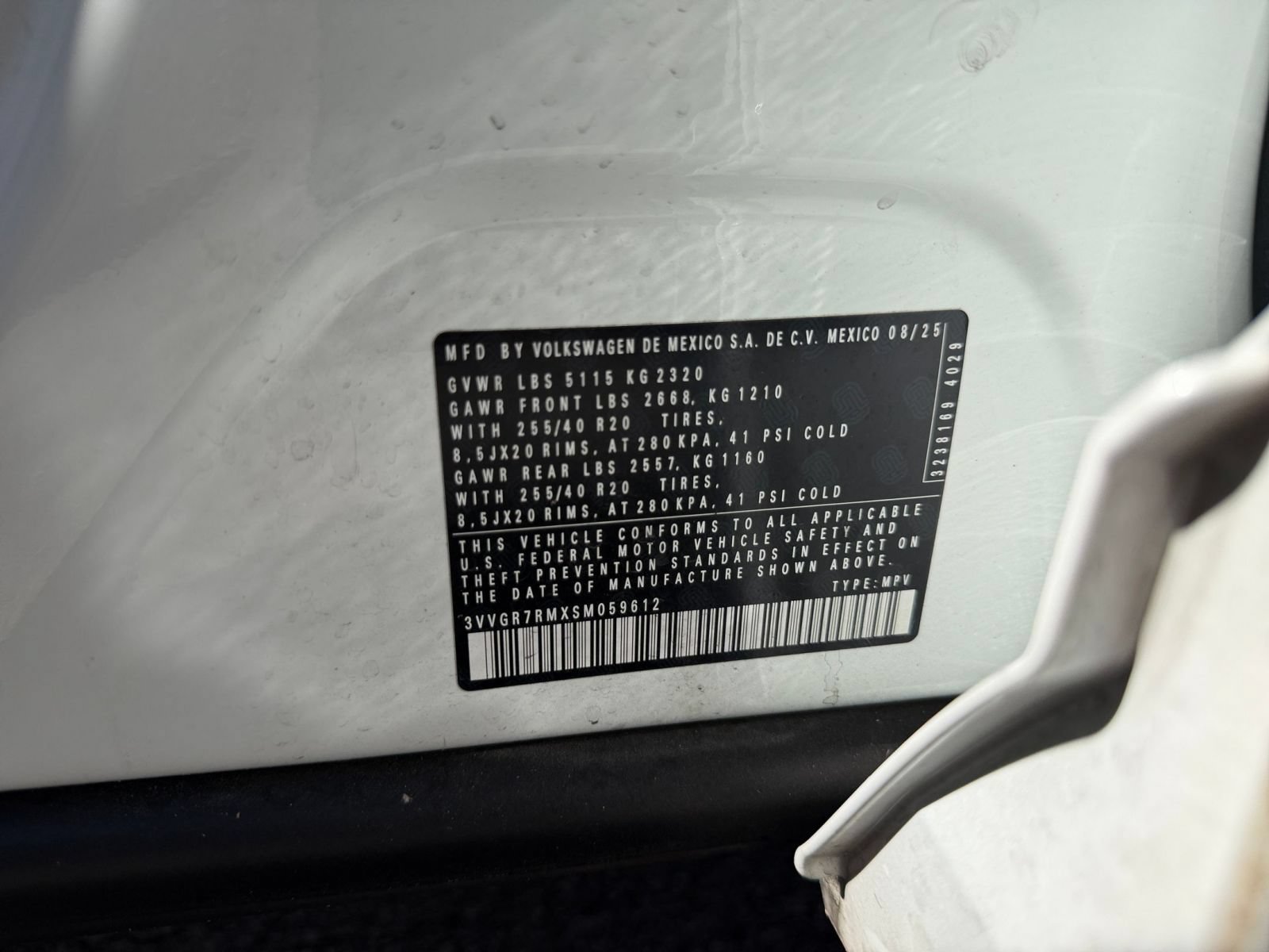 Used 2025 Volkswagen Tiguan SE R-Line AWD/4WD image 25