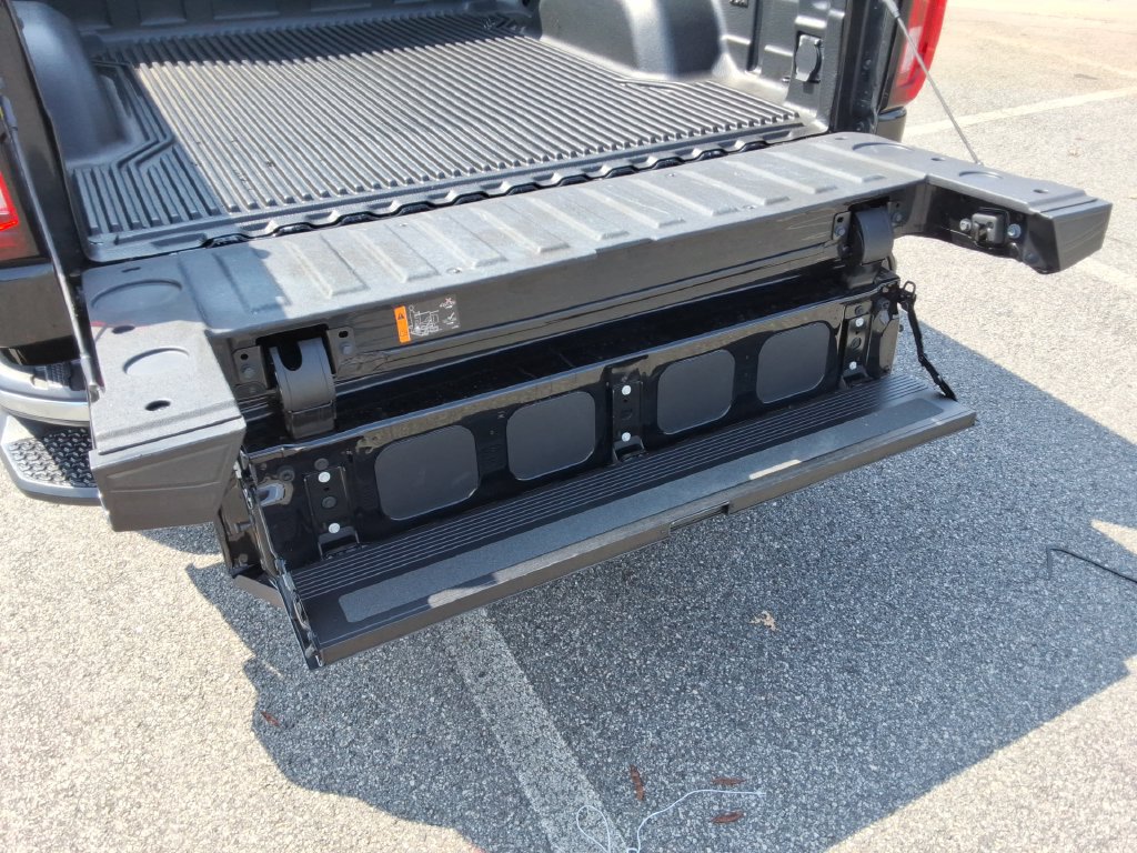 Used 2025 GMC Sierra 1500 SLT RWD image 16