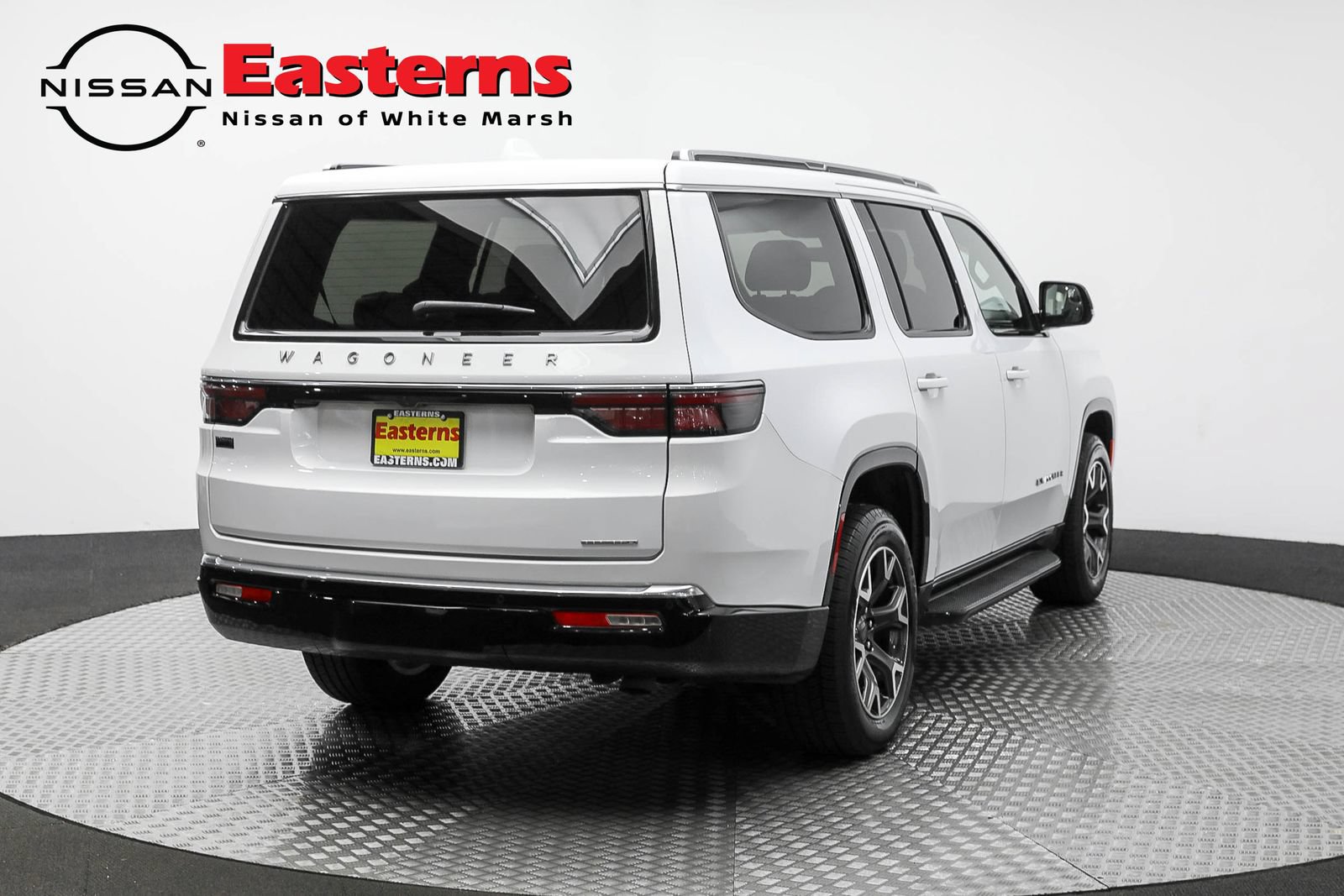 Used 2023 Jeep Wagoneer Series III w/ Preferred Equipment Group RWD image 5