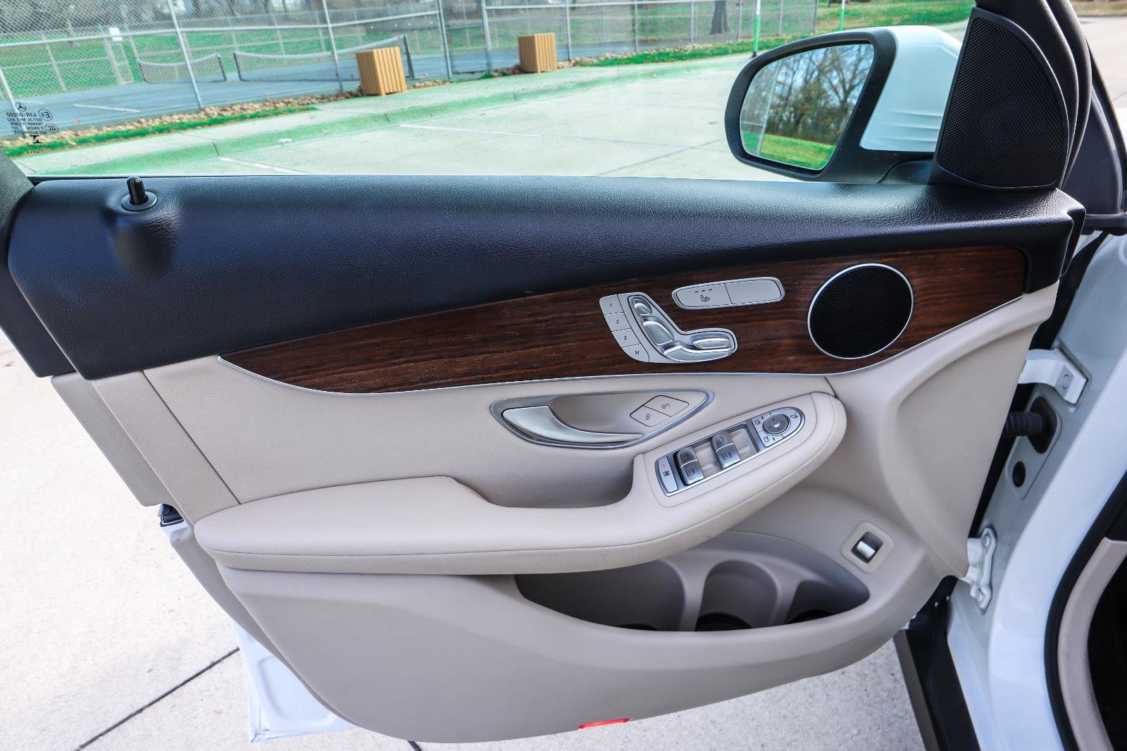 Used 2021 Mercedes-Benz GLC 300 4MATIC image 31