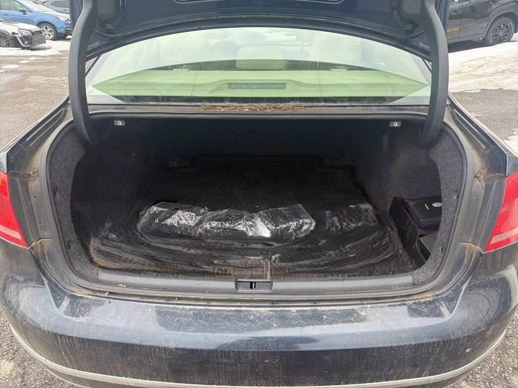 Used 2013 Volkswagen Passat TDI SE image 5