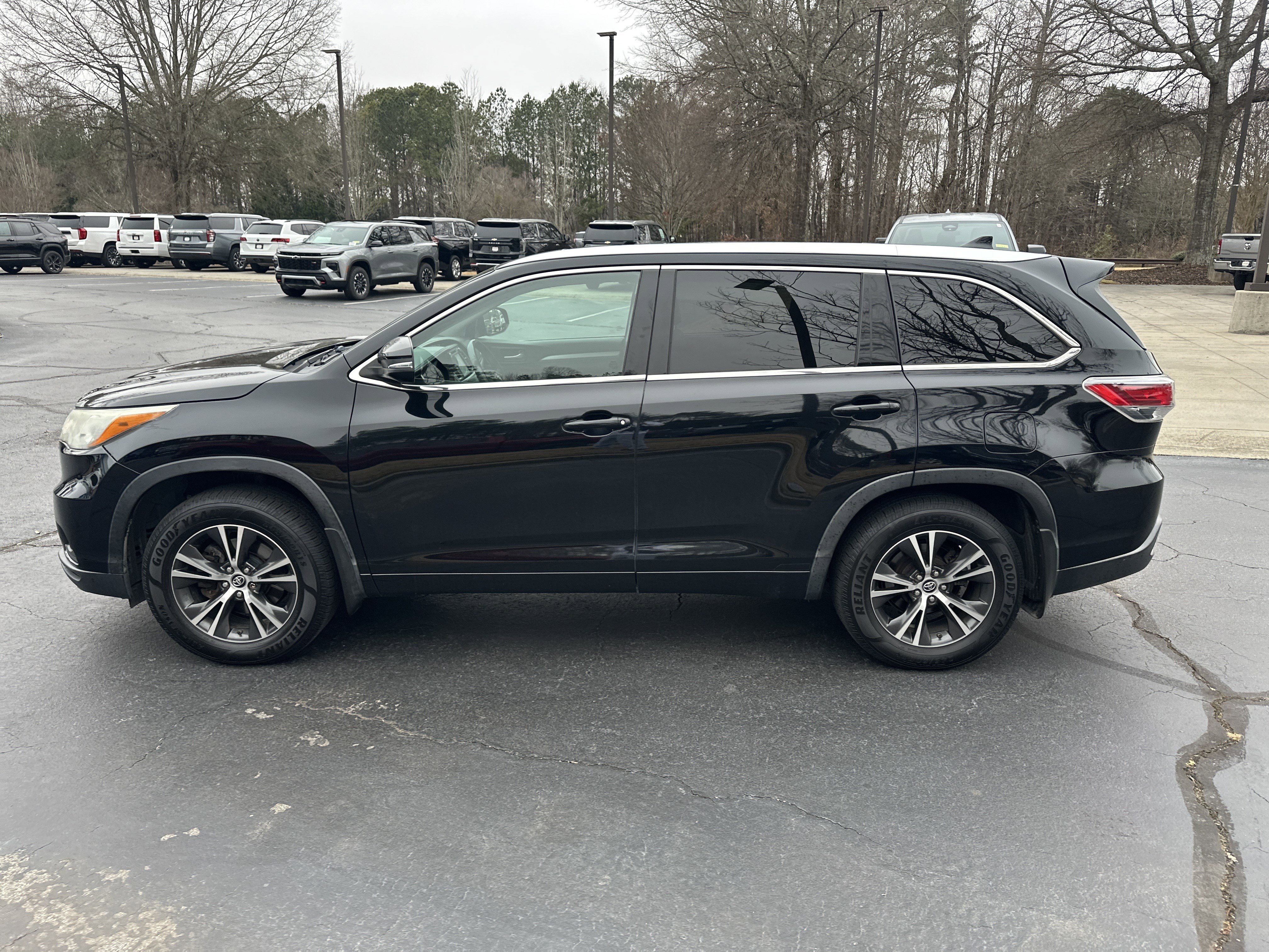 Used 2016 Toyota Highlander XLE image 8