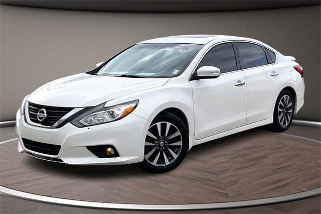 Used 2016 Nissan Altima 2.5 SL w/ Moonroof Package