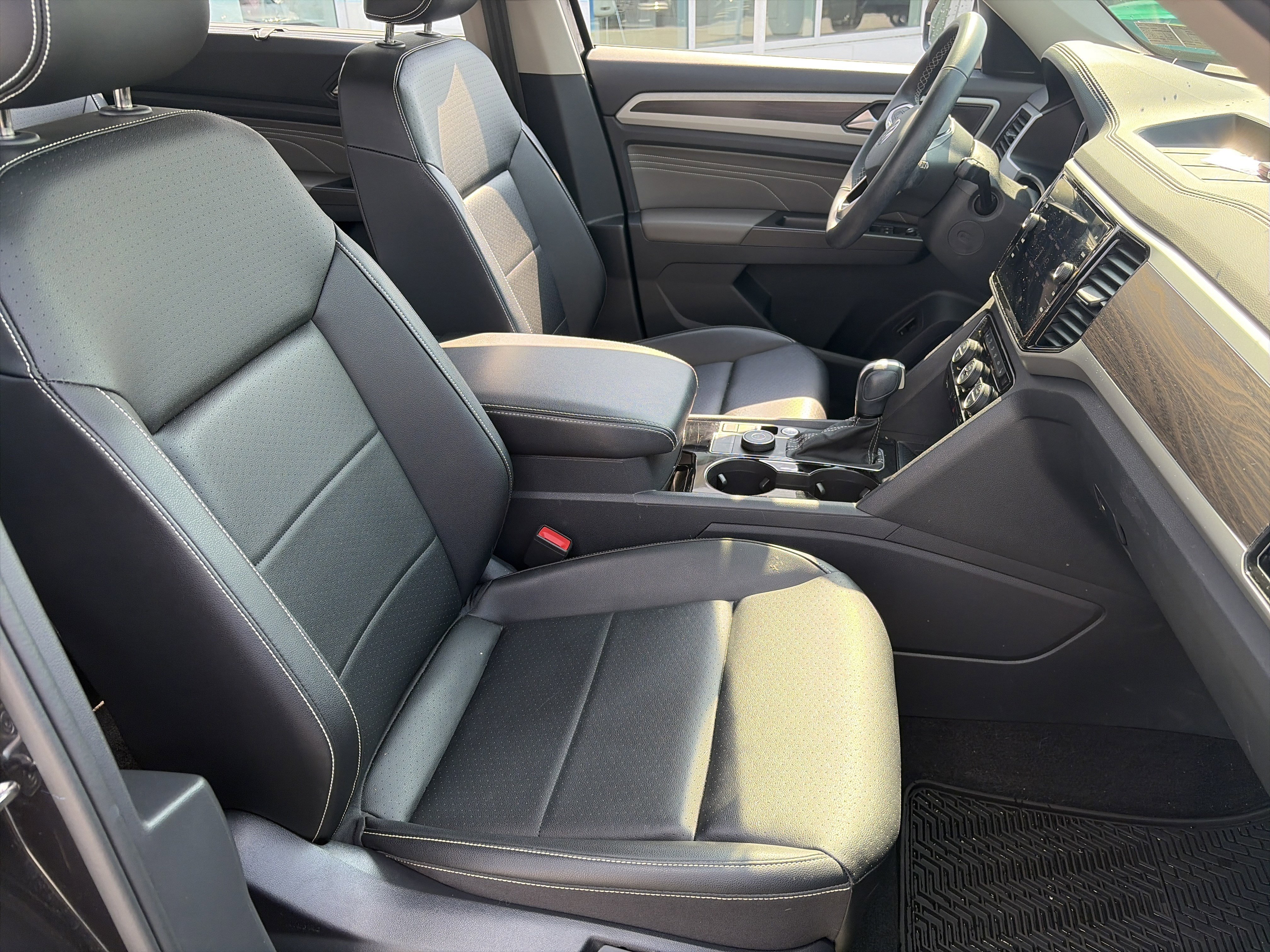 Used 2023 Volkswagen Atlas SE image 37