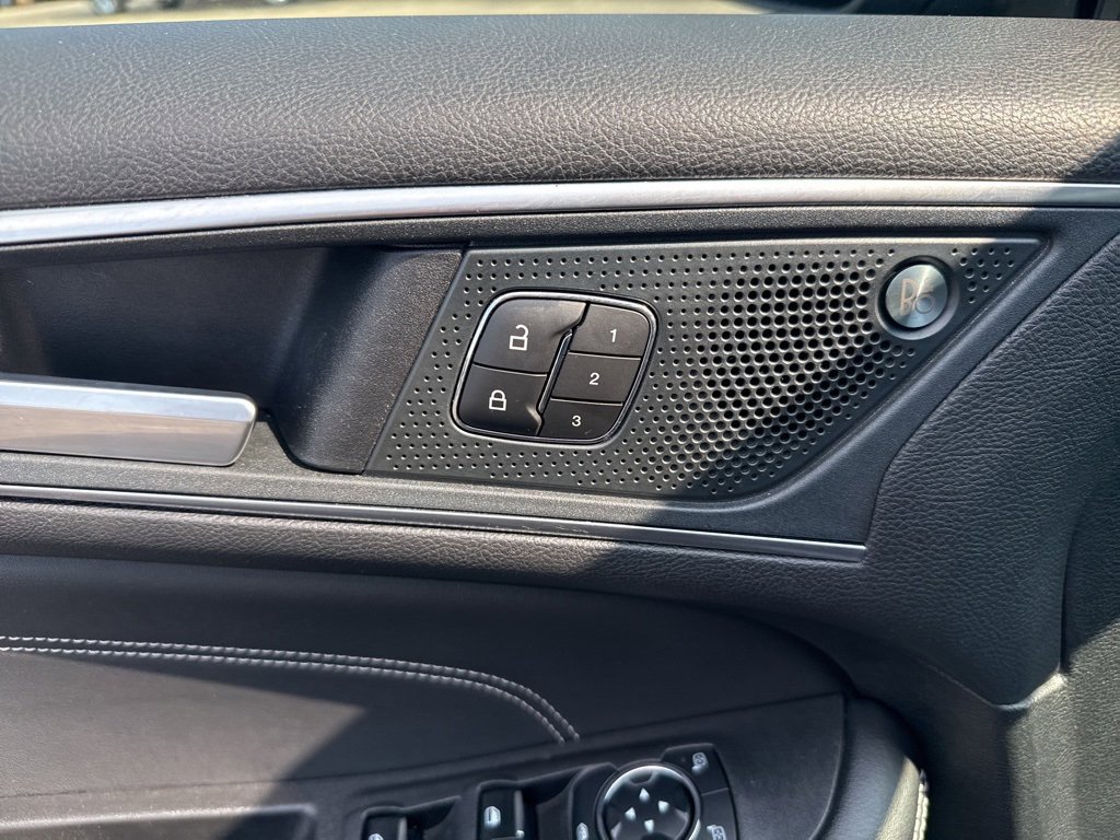 Used 2024 Ford Edge Titanium image 26