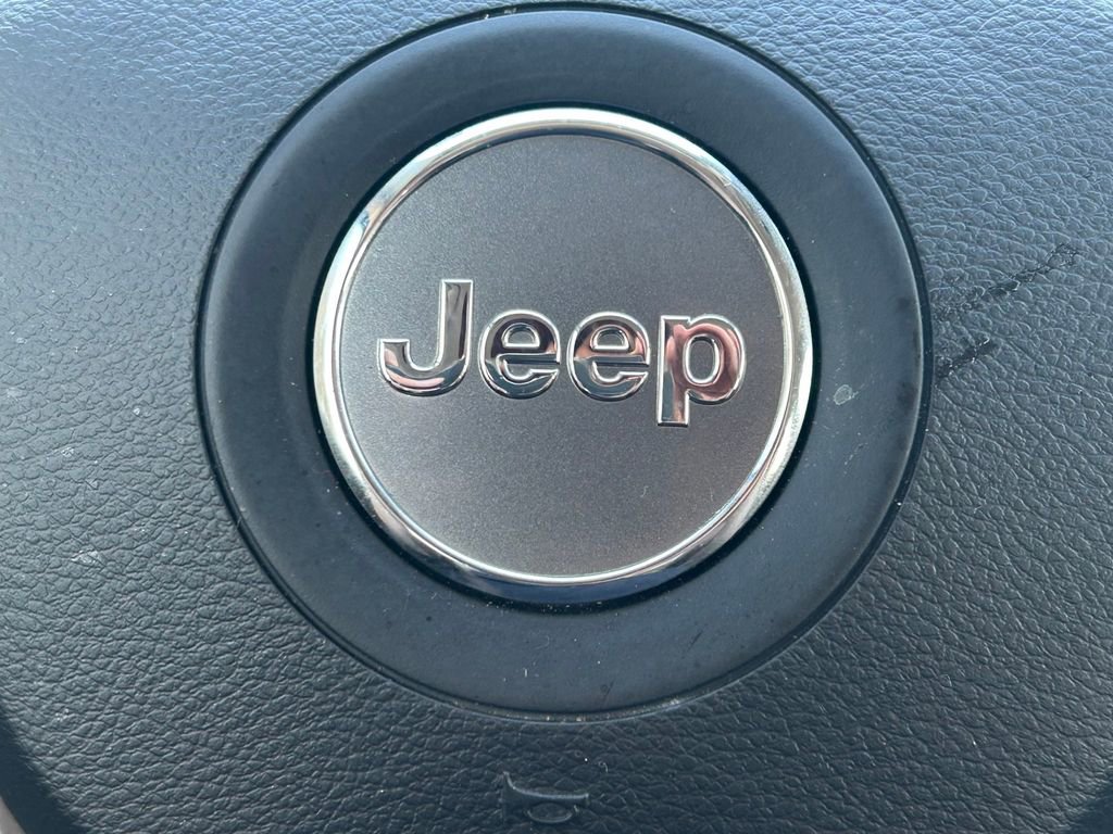 Used 2021 Jeep Cherokee Latitude Lux FWD image 35