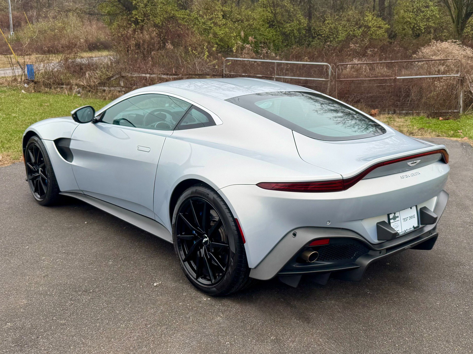 Used 2020 Aston Martin V8 Vantage Coupe image 4