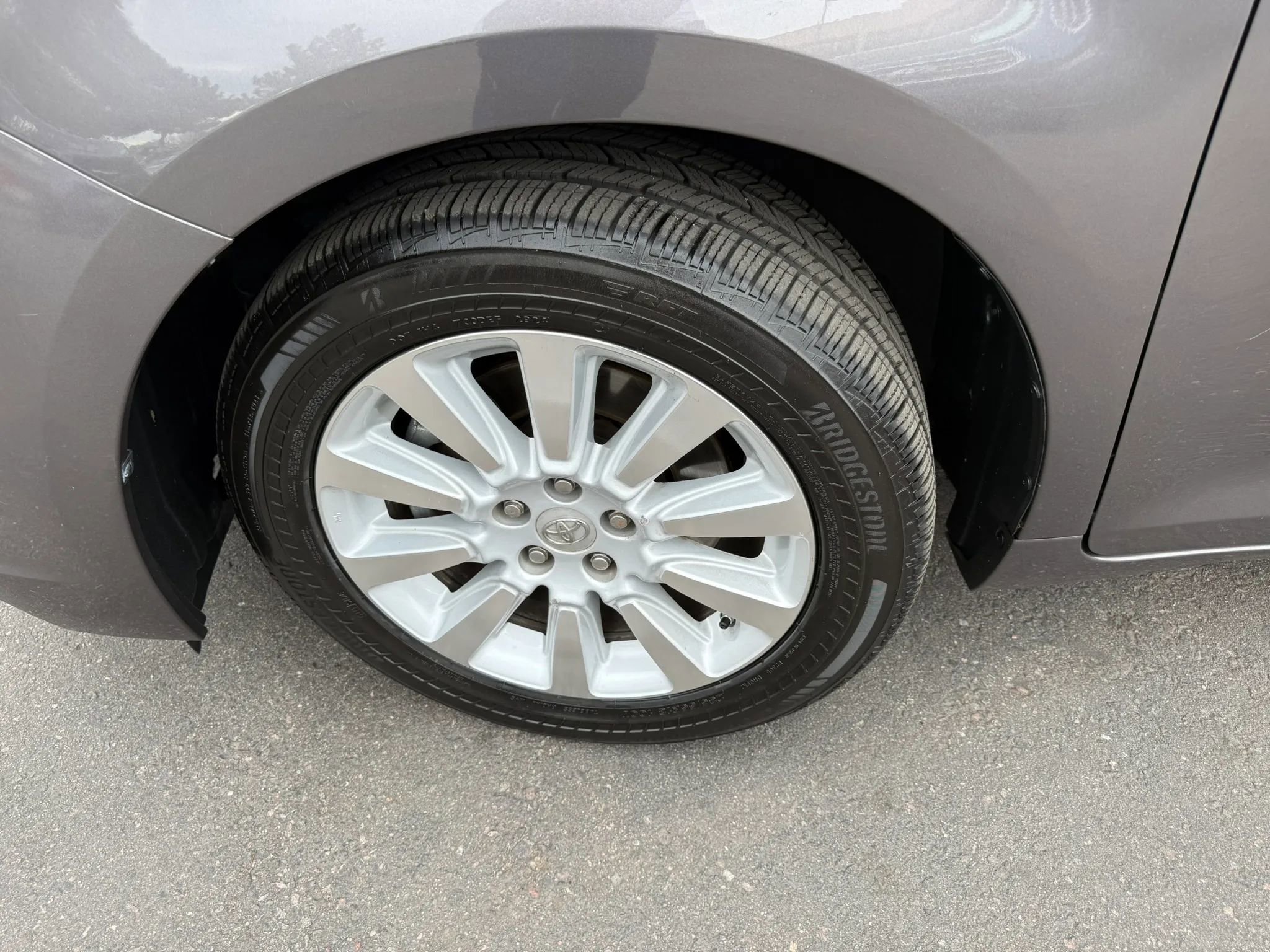 Used 2013 Toyota Sienna LE w/ Towing Pkg image 13