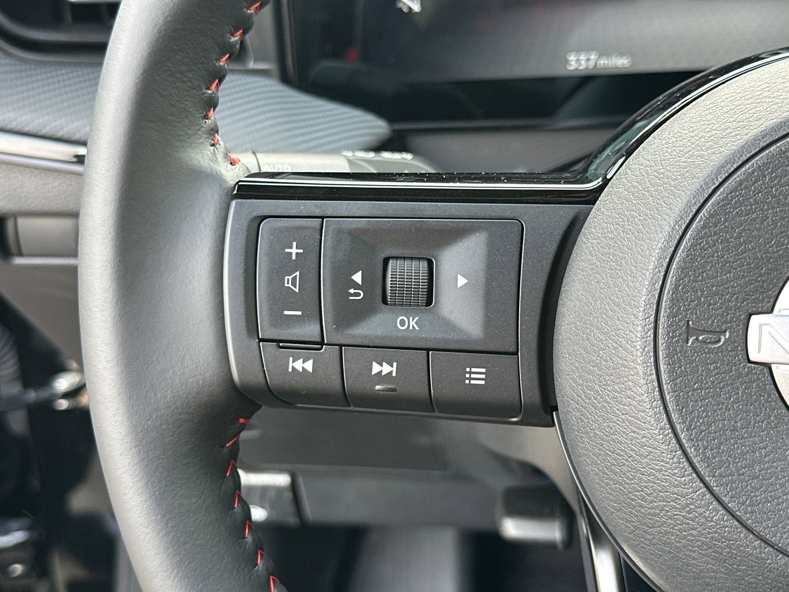 Certified 2025 Nissan Kicks SR FWD image 26