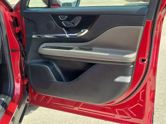 Certified 2025 Lincoln Corsair Reserve FWD image 27