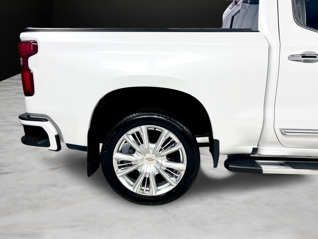 Used 2022 Chevrolet Silverado 1500 High Country w/ High Country Premium Package AWD/4WD image 10