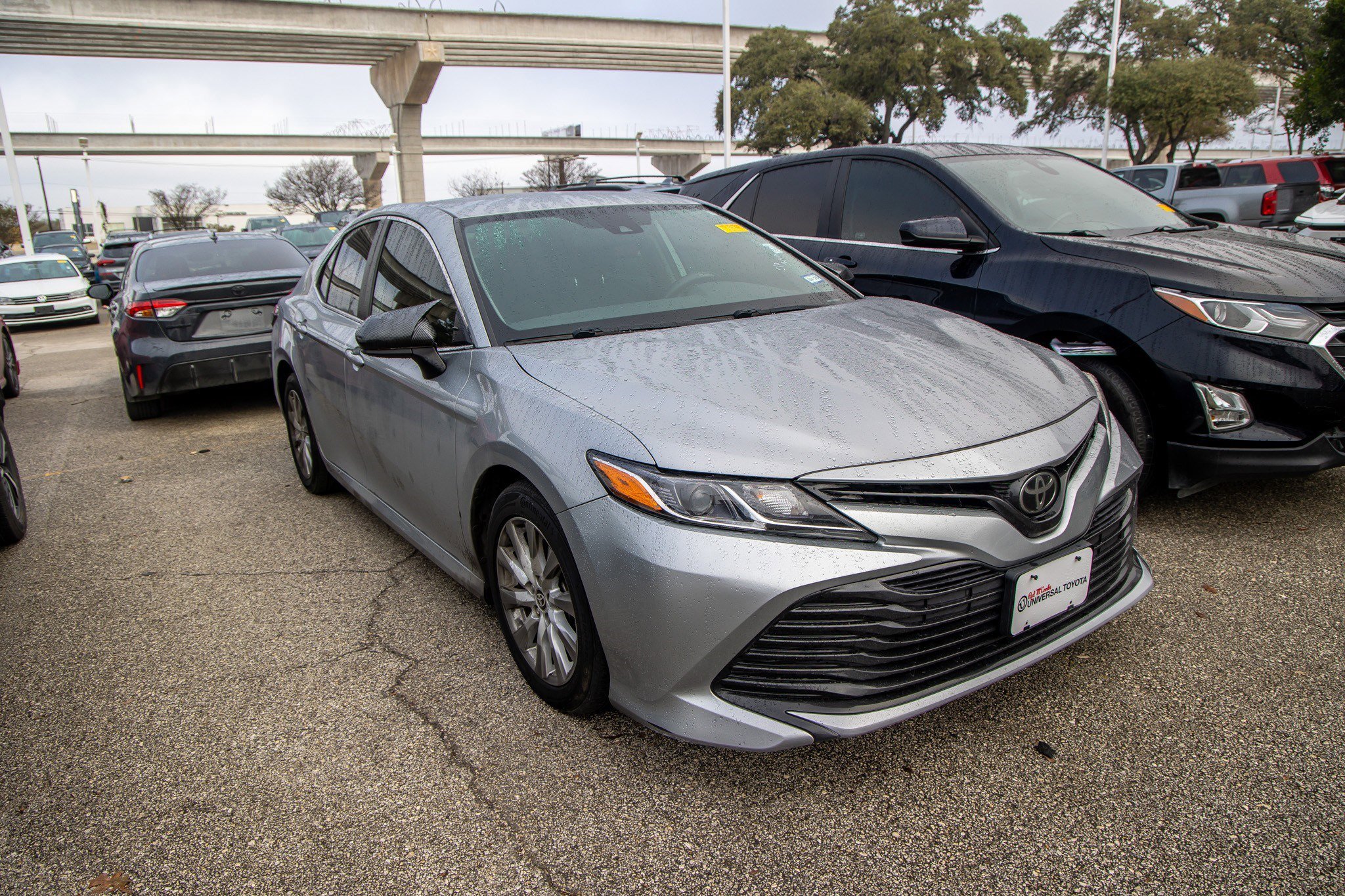 Used 2020 Toyota Camry LE image 6