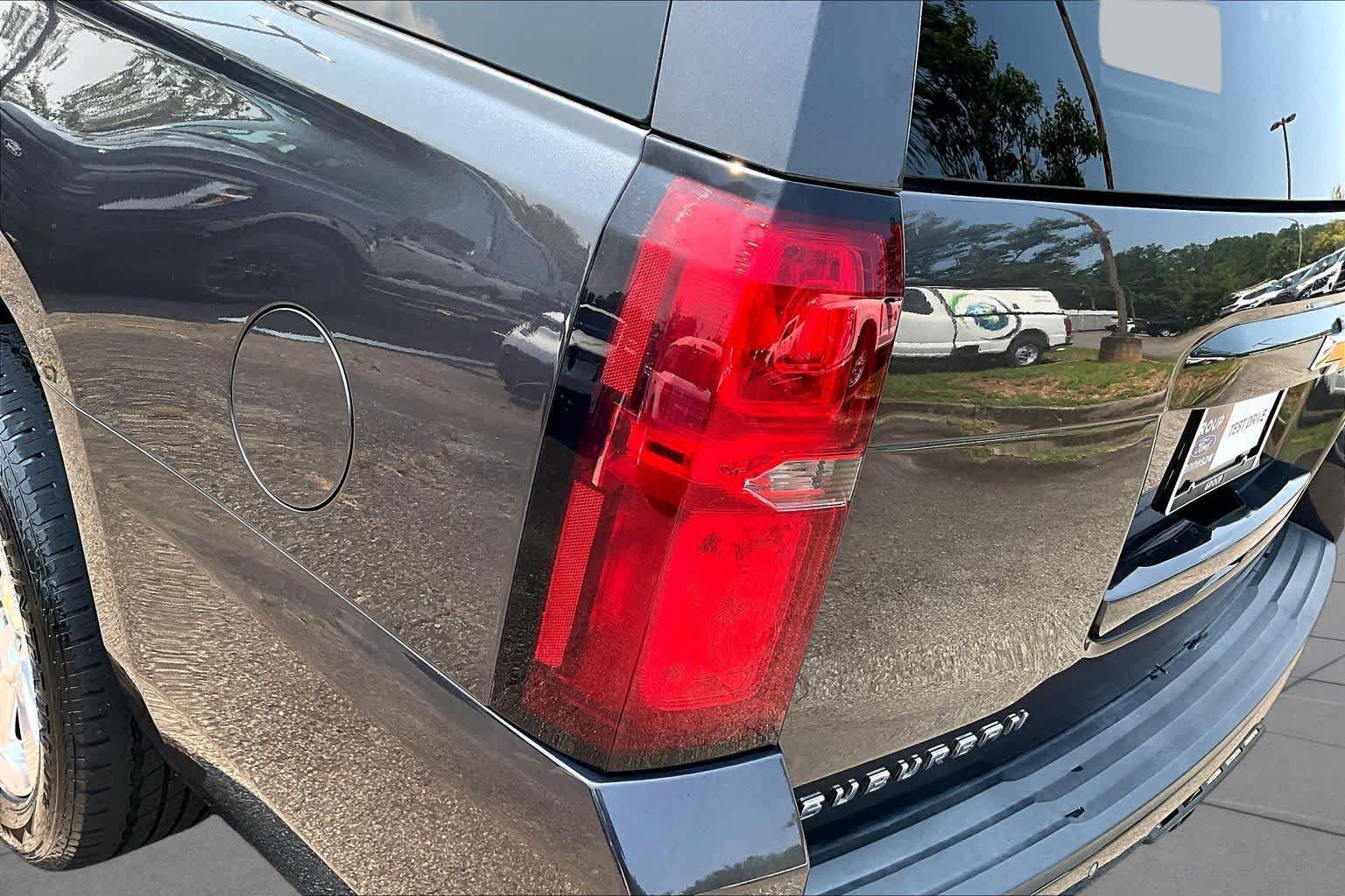 Used 2017 Chevrolet Suburban LT RWD image 28
