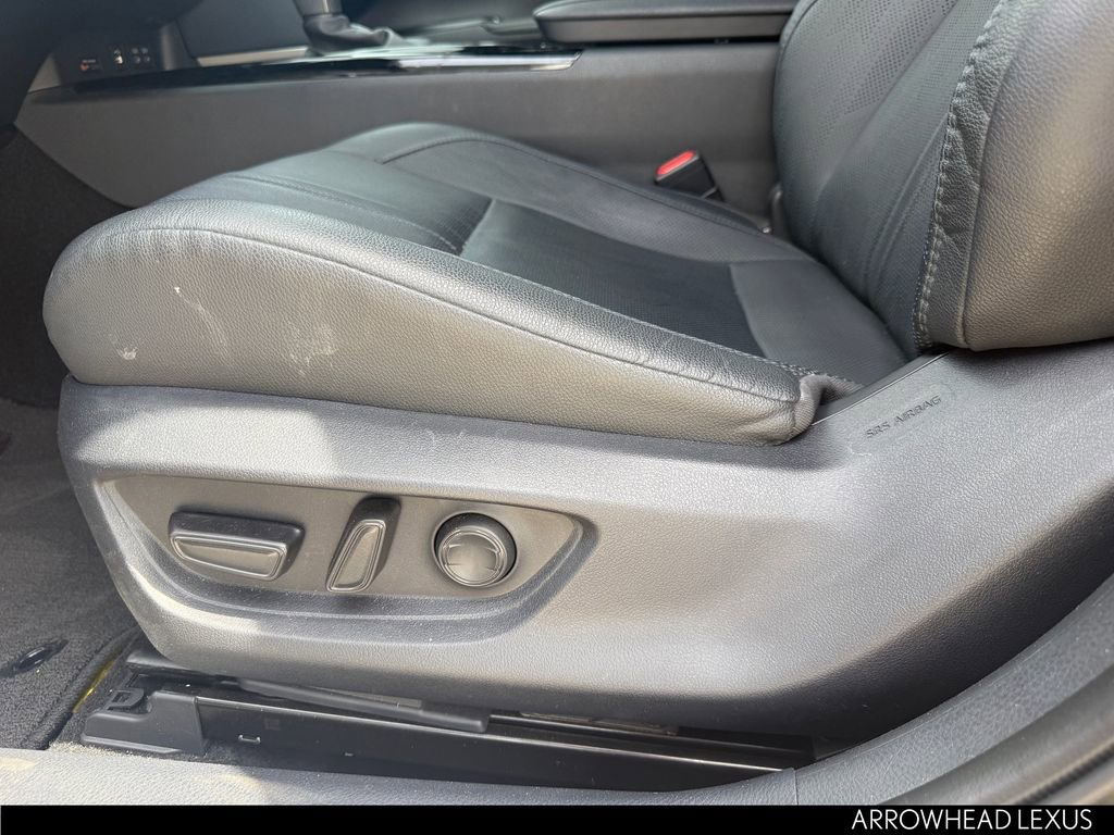 Used 2025 Toyota Camry XSE FWD image 11