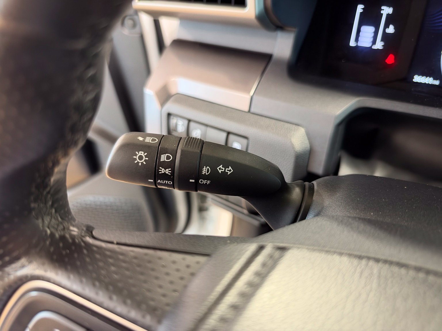 Used 2025 Toyota 4Runner SR5 AWD/4WD image 19