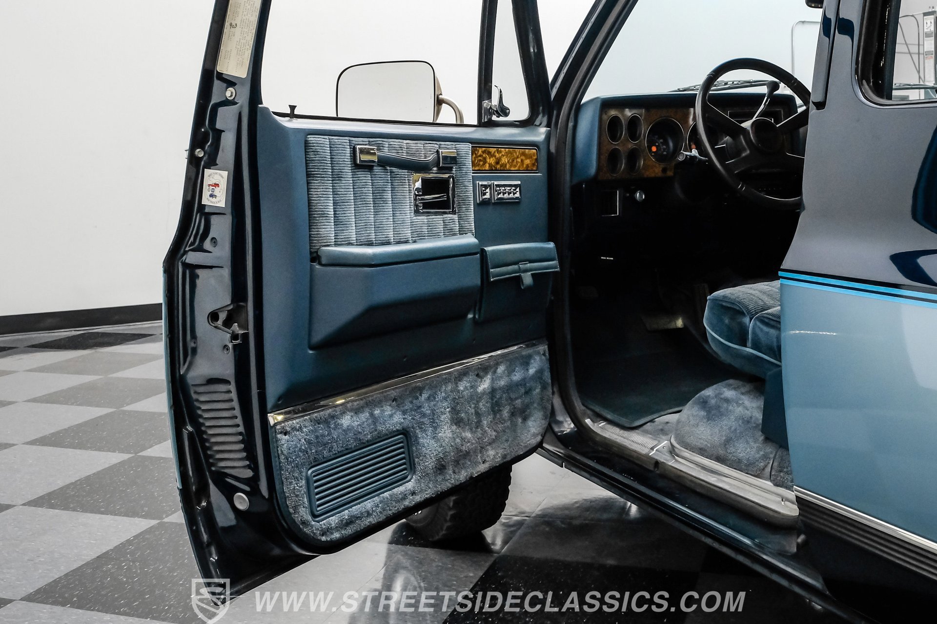 Used 1990 GMC Suburban 4WD image 40