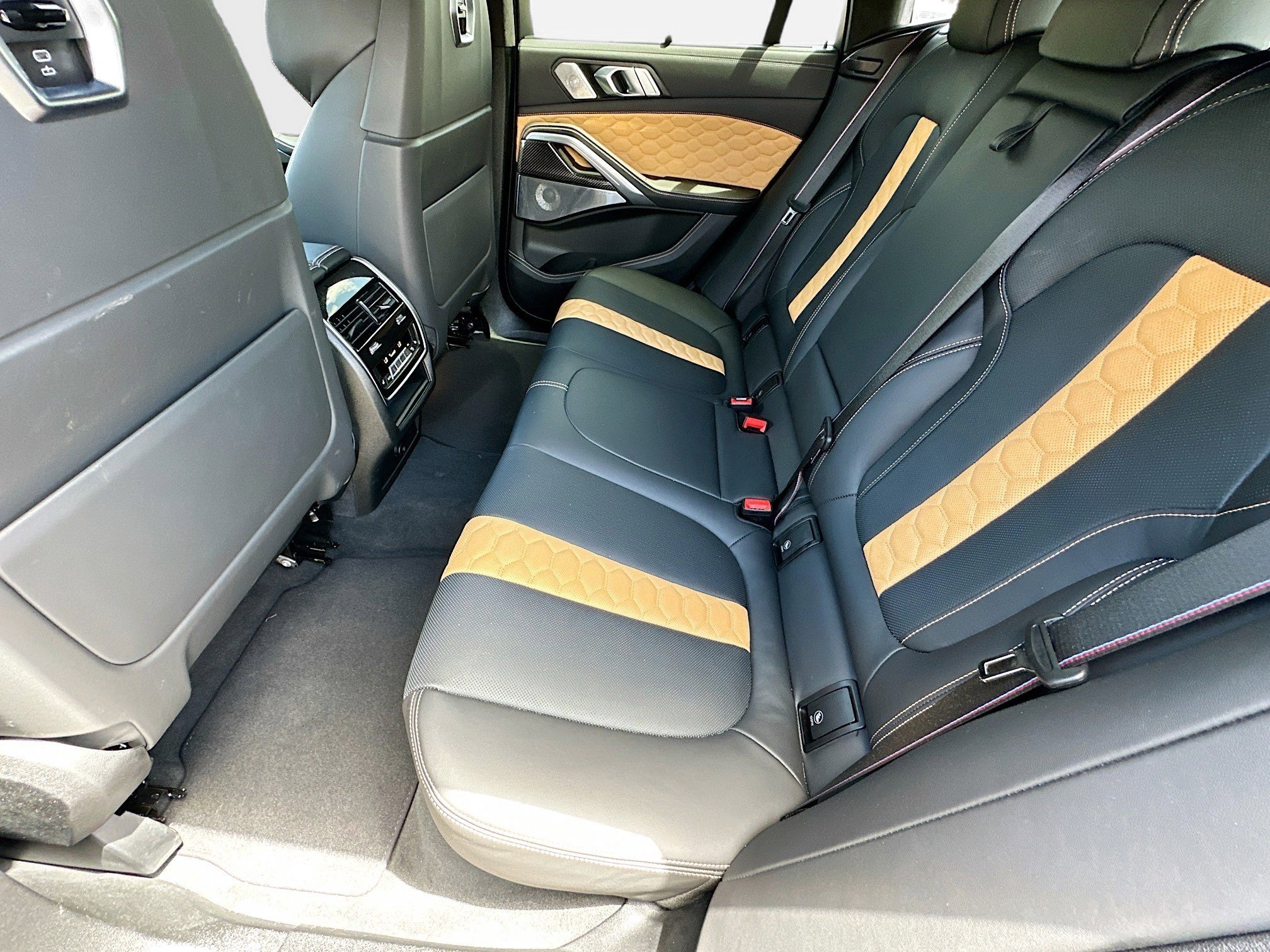 Used 2025 BMW X6 M Competition w/ Executive Package image 26