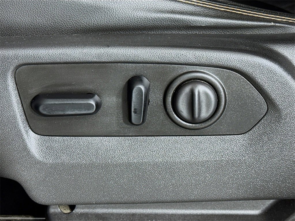 Used 2019 GMC Sierra 1500 AT4 w/ Off Road Performance Package image 16